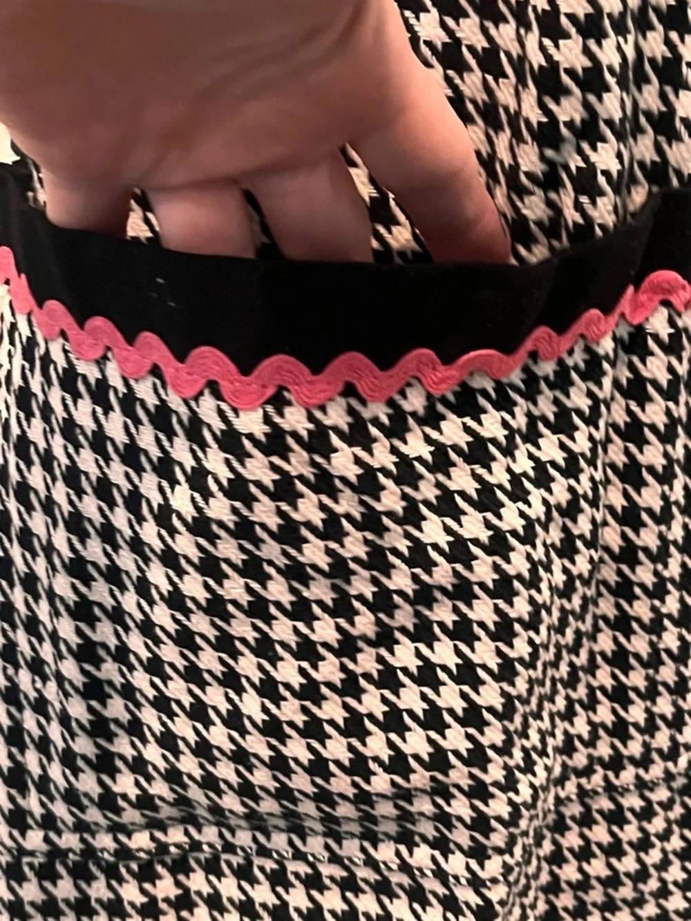 Kay Dee Apron Black White Houndstooth Pink Accents Domestic Diva Preppy Sassy OS